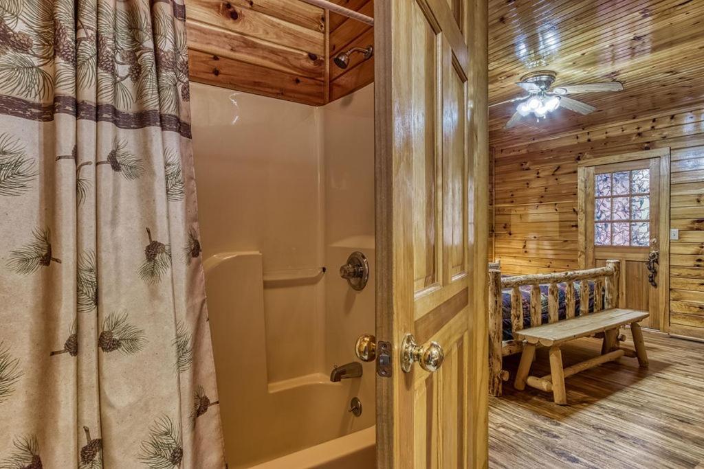 The Nut House, Hot Tub, Game Room, Wifi, 1089 Free Tickets Each Paid Day, Dollywood And More! Pigeon Forge Exterior foto