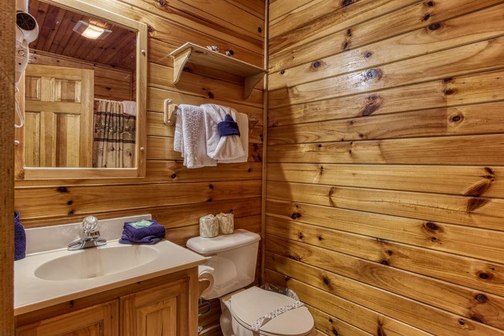 The Nut House, Hot Tub, Game Room, Wifi, 1089 Free Tickets Each Paid Day, Dollywood And More! Pigeon Forge Exterior foto