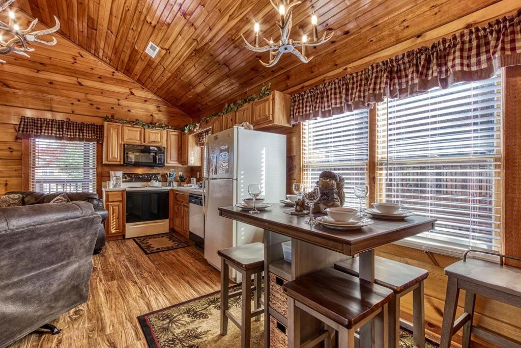 The Nut House, Hot Tub, Game Room, Wifi, 1089 Free Tickets Each Paid Day, Dollywood And More! Pigeon Forge Exterior foto