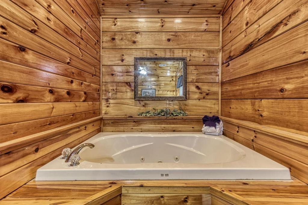 The Nut House, Hot Tub, Game Room, Wifi, 1089 Free Tickets Each Paid Day, Dollywood And More! Pigeon Forge Exterior foto
